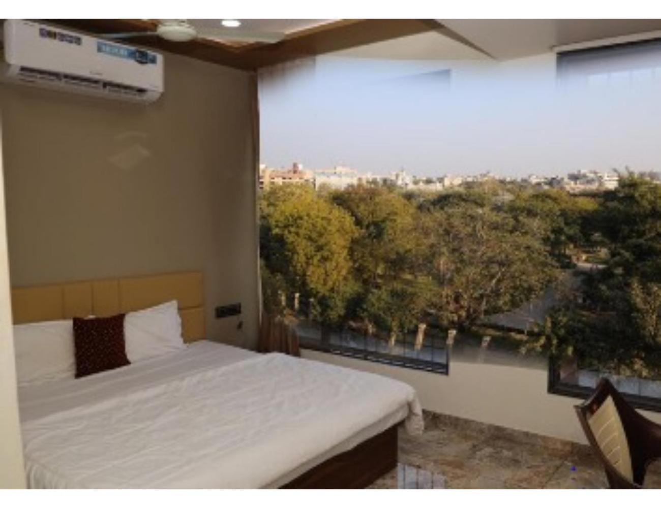 Hotel The Pill, Bhavnagar Extérieur photo