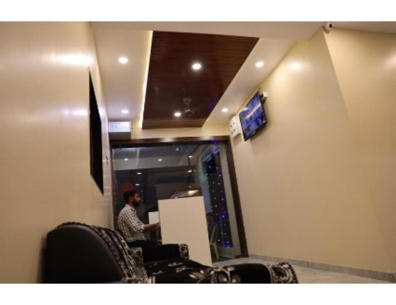 Hotel The Pill, Bhavnagar Extérieur photo
