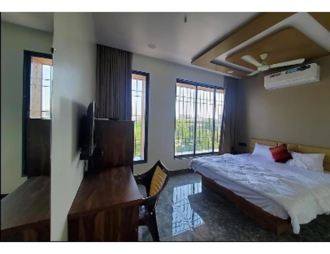 Hotel The Pill, Bhavnagar Extérieur photo